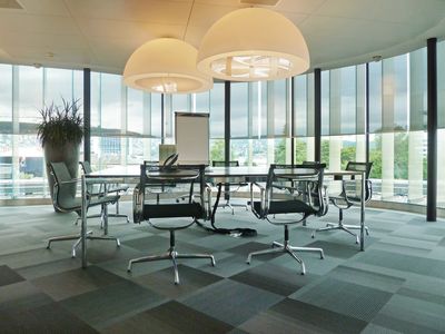 Roller Blind Systems, SG 4910, Multiscreen 1-10%, Room shot "Capital Dynamics", Zürich, Switzerland