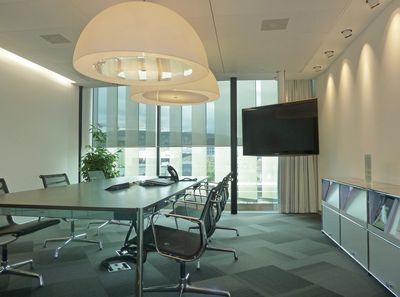 Roller Blind Systems, SG 4910, Multiscreen 1-10%, Room shot "Capital Dynamics", Zürich, Switzerland